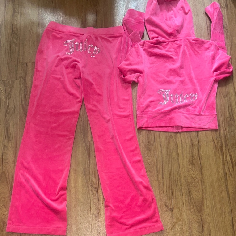 Juicy Couture Velour Woman size small Bright Pink Set